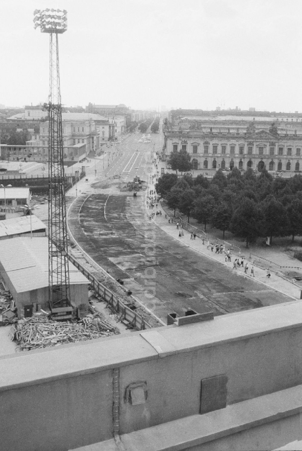 Berlin: Blick vom Palast der Republik in Richtung Straße Unter der Linden in Berlin, der ehemaligen Hauptstadt der DDR, Deutsche Demokratische Republik