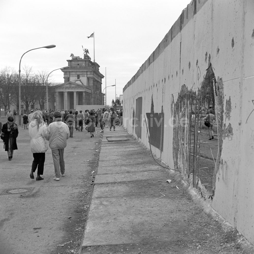 DDR-Bildarchiv: Berlin - Blick auf den Verlauf der Berliner Mauer in Richtung Brandenburger Tor in Berlin