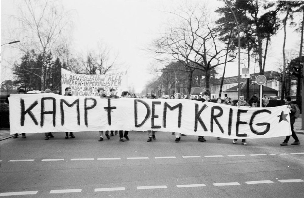 DDR-Bildarchiv: Berlin - Clayallee - Blockade Clayallee Foto: Winkler Umschlagsnr.: 95