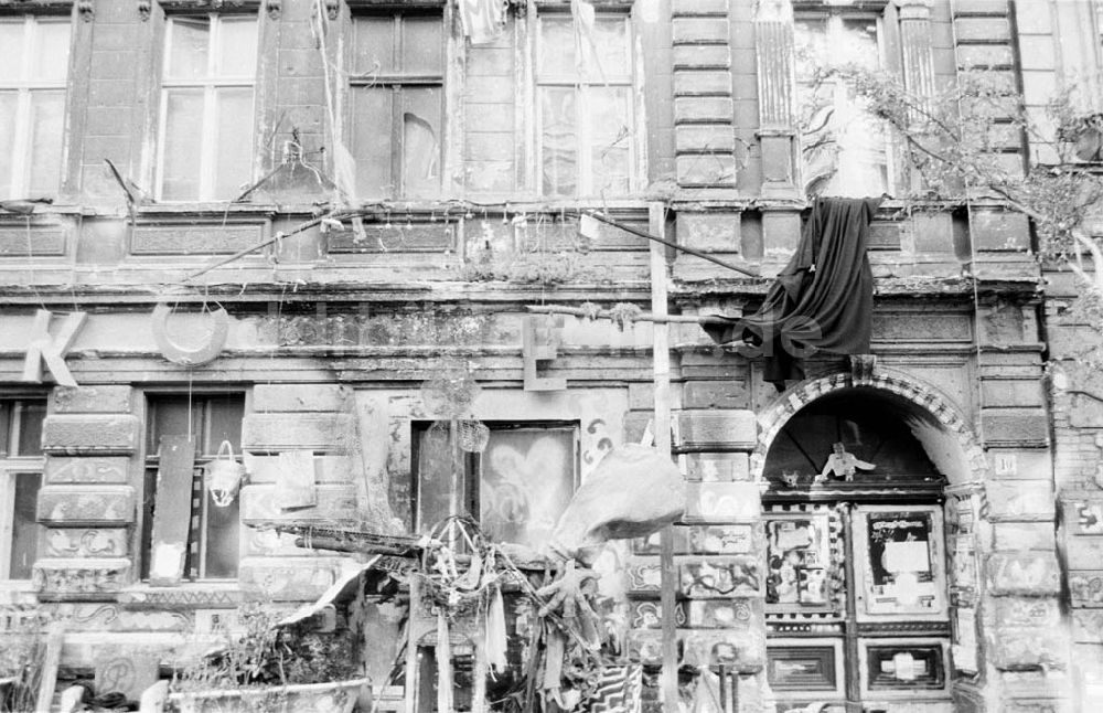 DDR-Fotoarchiv: Berlin - Brandanschlag auf besetztes Haus in Berlin 19.09.1992