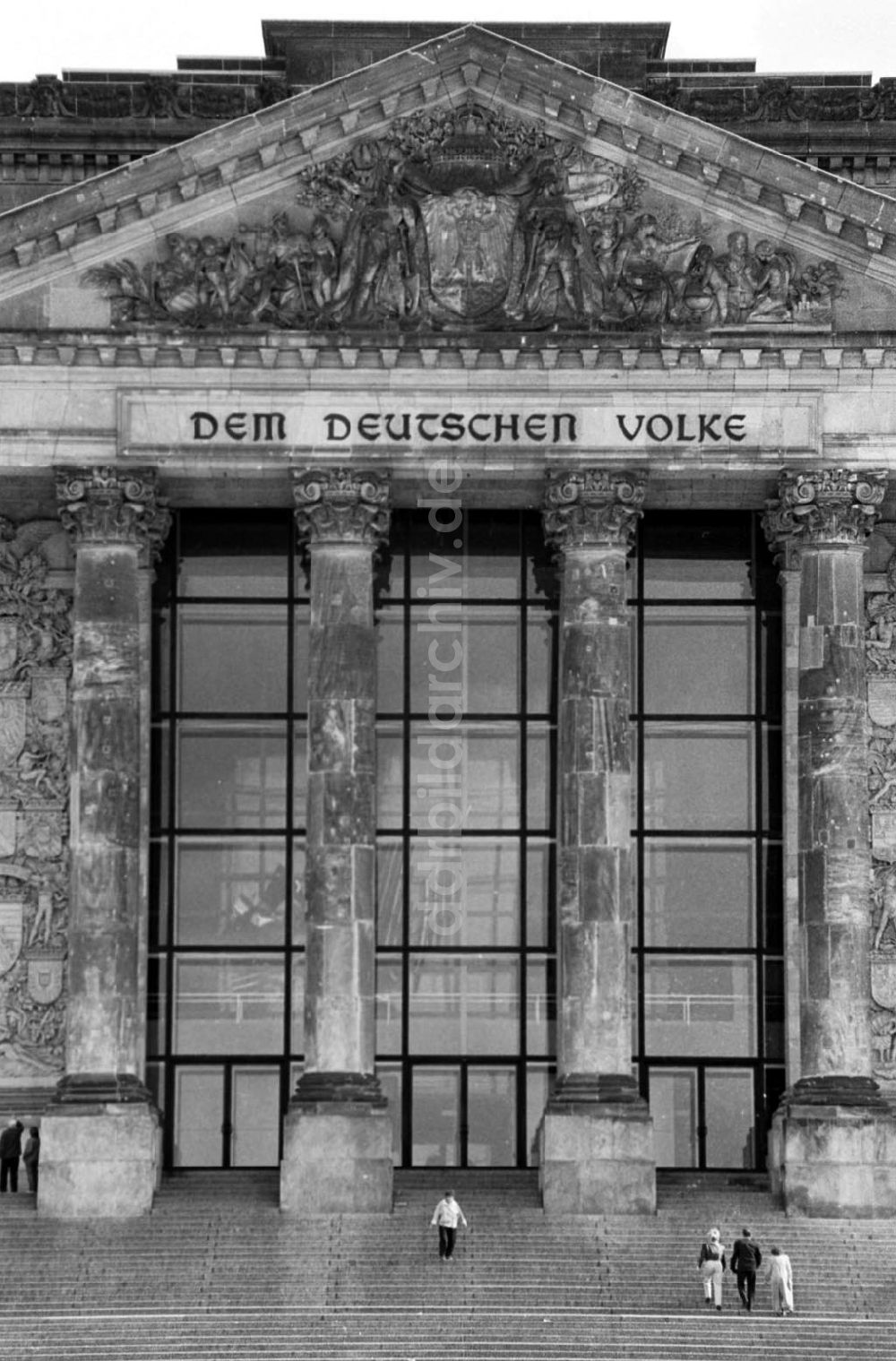DDR-Bildarchiv: Berlin-Mitte Berlin-Tiergarten - Brandenburger Tor + Reichstag 30.09.92 Foto: ND/Lange Umschlagnummer: 1170