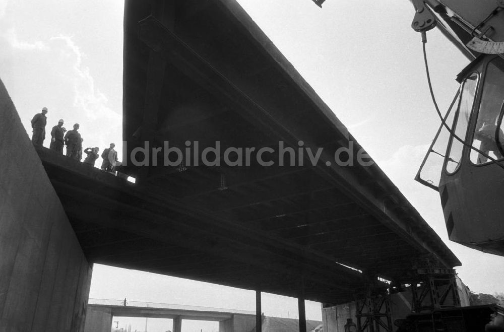 DDR-Bildarchiv: Berlin - Brückenarbeiten in Berlin Marzahn