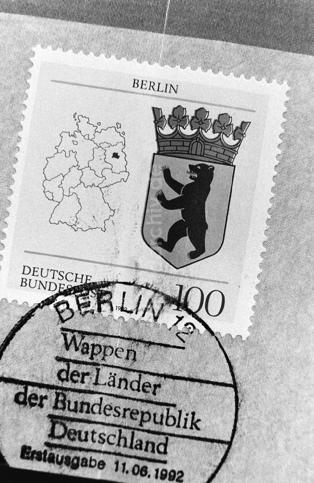 DDR-Fotoarchiv: Berlin - 11.06.92 Briefmarke Wappen von Berlin