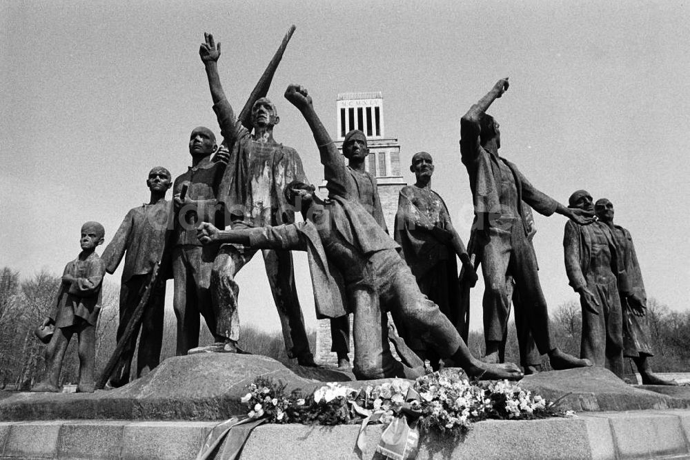 DDR-Bildarchiv: Weimar - Buchenwald-Denkmal bei Weimar