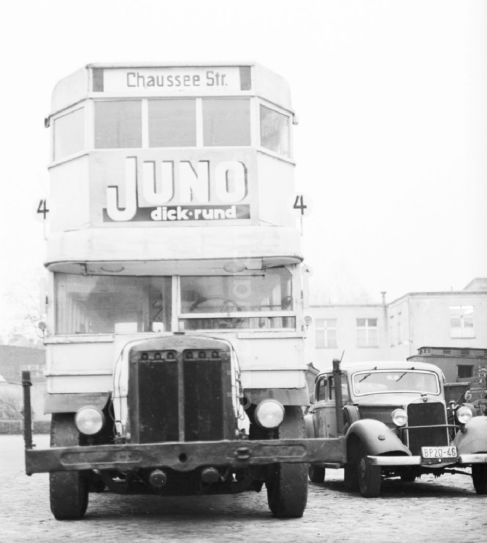 DDR-Fotoarchiv: Berlin - Büssing-Doppeldeckerbus in Berlin, der ehemaligen Hauptstadt der DDR, Deutsche Demokratische Republik