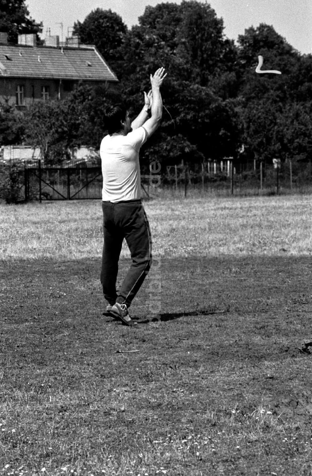 DDR-Bildarchiv: Berlin-Pankow - Bumerang-Freizeitsportler in Pankow, Charlottenstr. 23.07.89 Foto: ND/Grahn Umschlagnummer: 0872