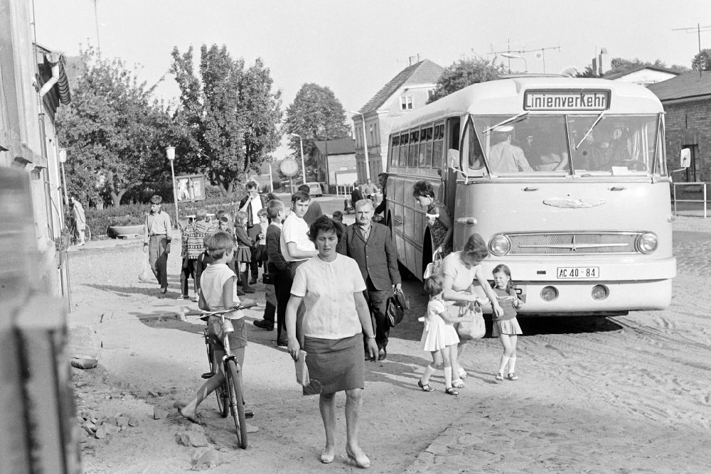 Graal-Müritz: Bus im Nahverkehrseinsatz Ikarus 55 in Graal-Müritz in der DDR