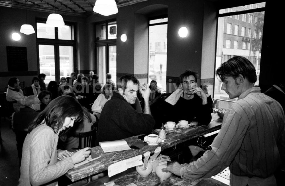 DDR-Bildarchiv: Berlin - Cafe Adler 22.10.92 Foto: ND/Lange Umschlagnummer: 1182