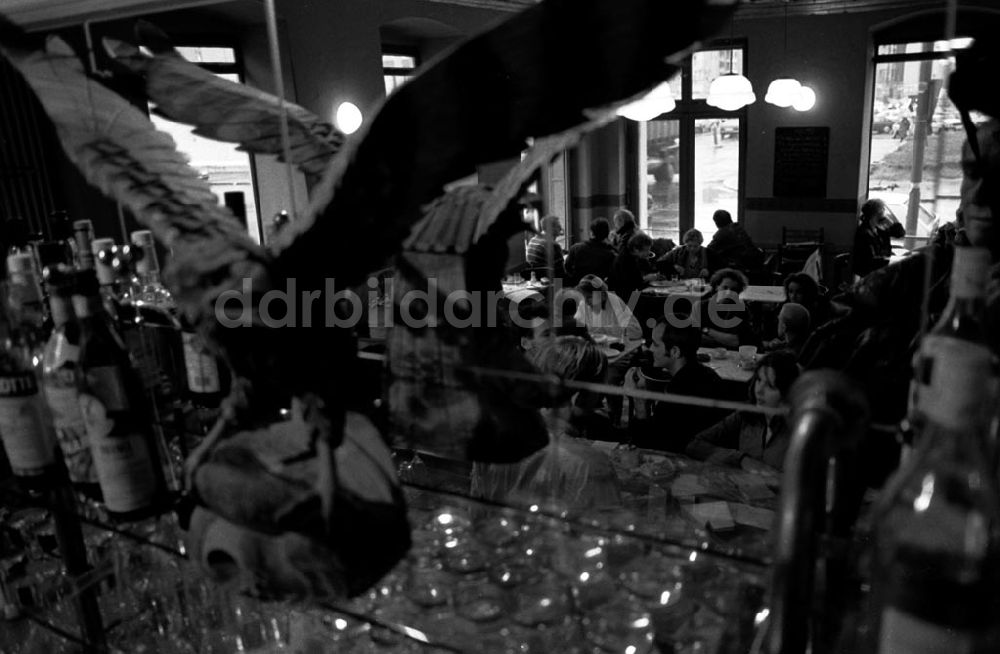 DDR-Fotoarchiv: Berlin - Cafe Adler 22.10.92 Foto: ND/Lange Umschlagnummer: 1182