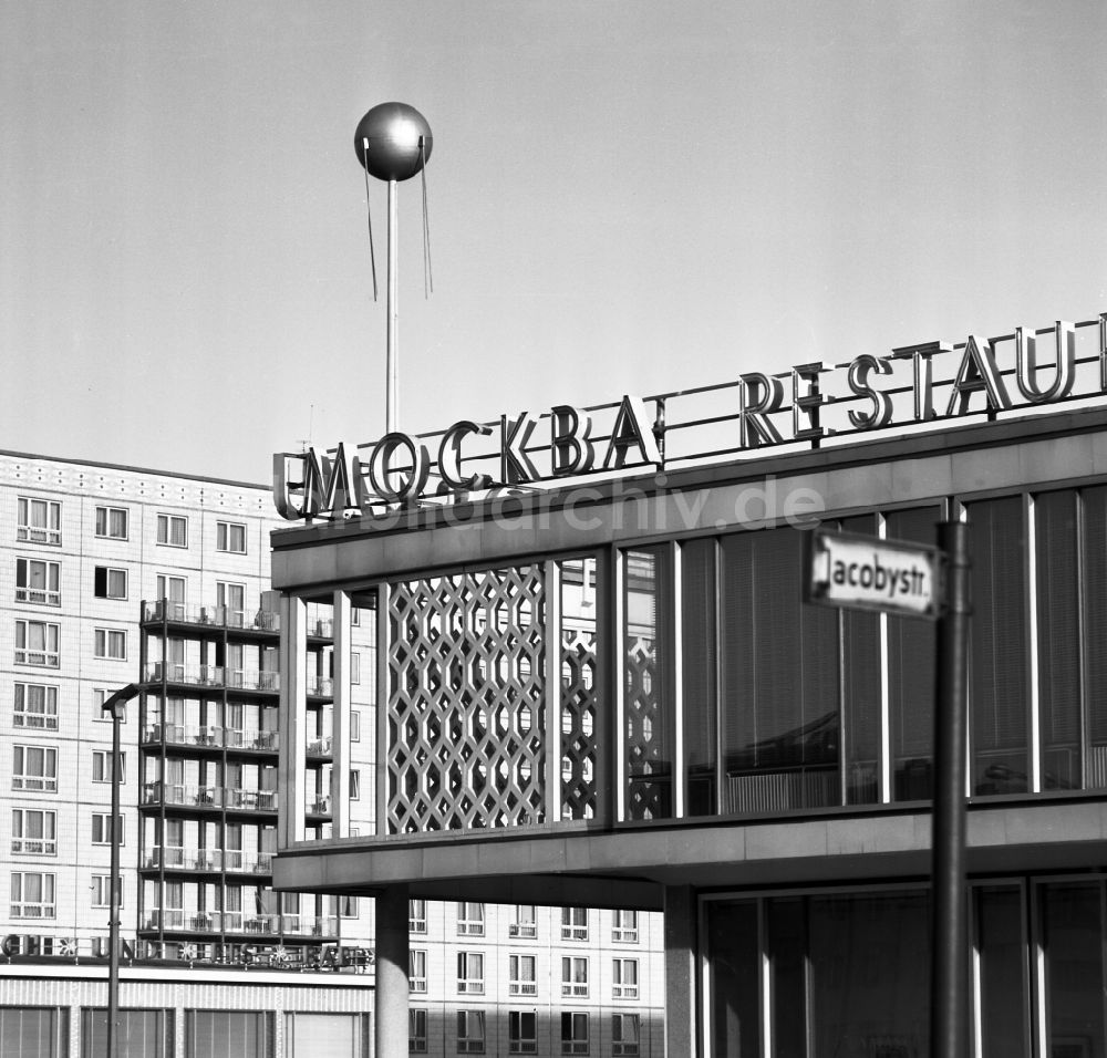 DDR-Fotoarchiv: Berlin - Cafe Moskau an der Karl-Marx-Allee in Ostberlin in der DDR