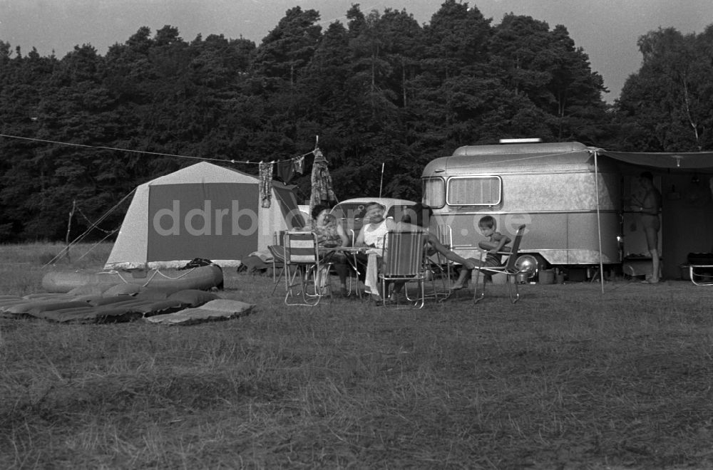 DDR-Fotoarchiv: Neuruppin OT Stendenitz - Campingurlaub auf dem Zeltplatz Am Rottstielfließ am Tornowsee in Brandenburg