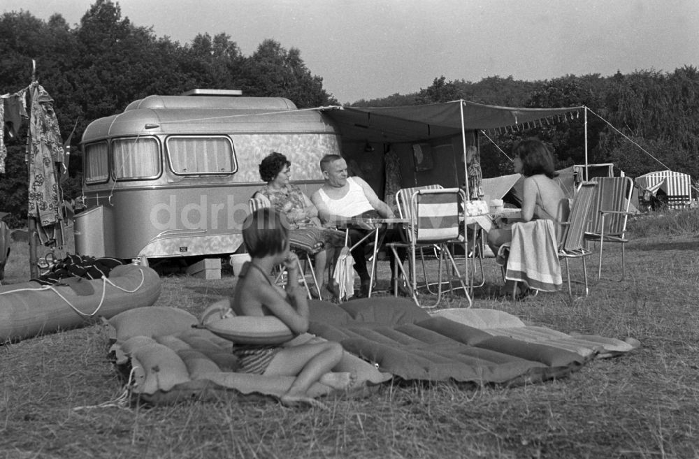 Neuruppin OT Stendenitz: Campingurlaub auf dem Zeltplatz Am Rottstielfließ am Tornowsee in Brandenburg