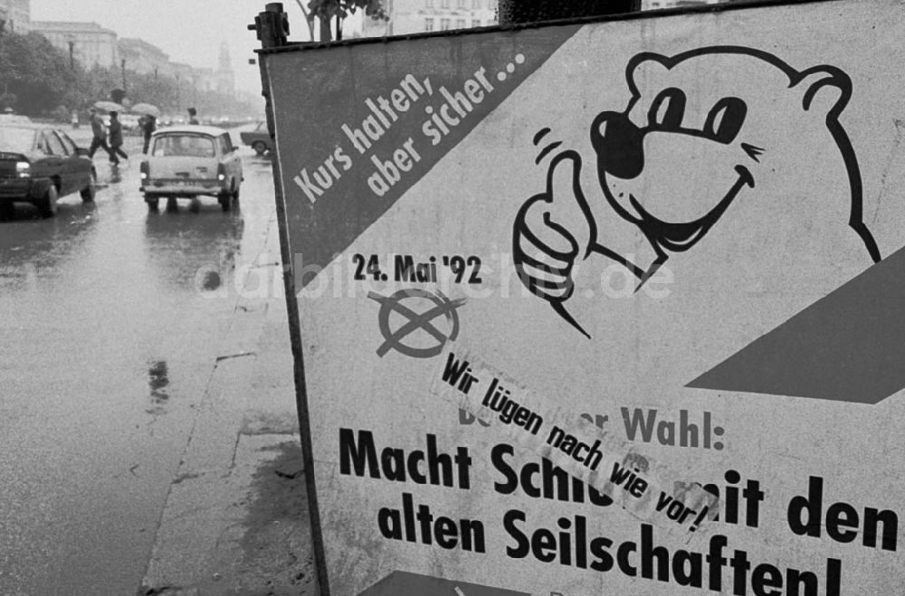 DDR-Fotoarchiv: Berlin - CDU Wahlplakat mit dem Slogan: Kurs halten, aber sicher