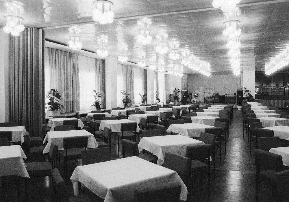 DDR-Fotoarchiv: Berlin - Clubgaststätte der HO Bärenschaufenster in Berlin, der ehemaligen Hauptstadt der DDR, Deutsche Demokratische Republik