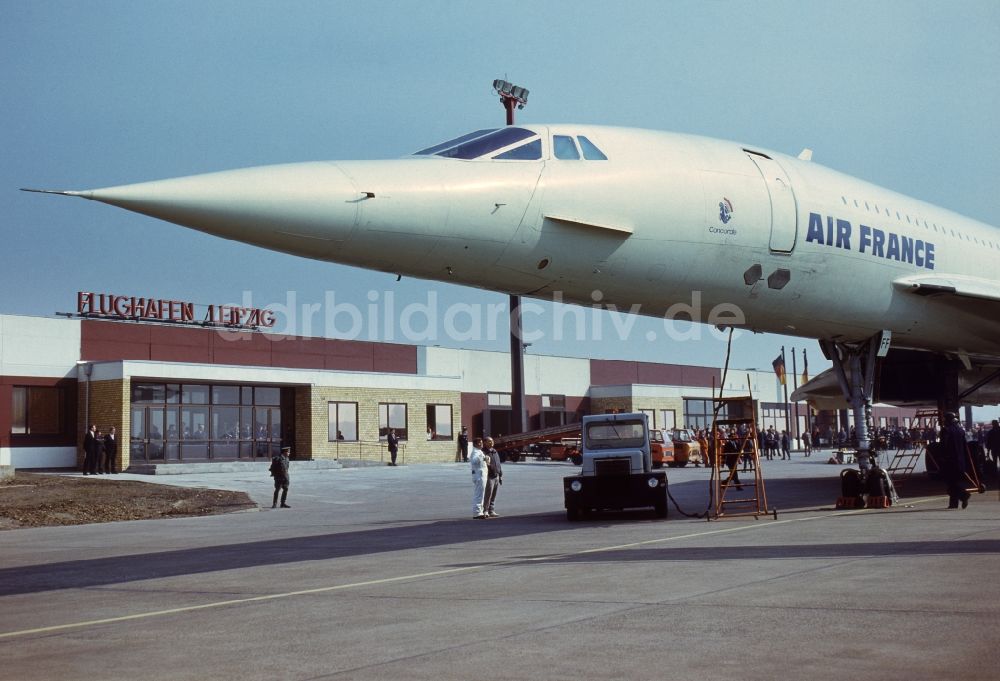 DDR-Bildarchiv: Schkeuditz - Concorde der Air France auf dem Vorfeld des Flughafen Leipzig-Schkeuditz in Schkeuditz in Sachsen in der DDR