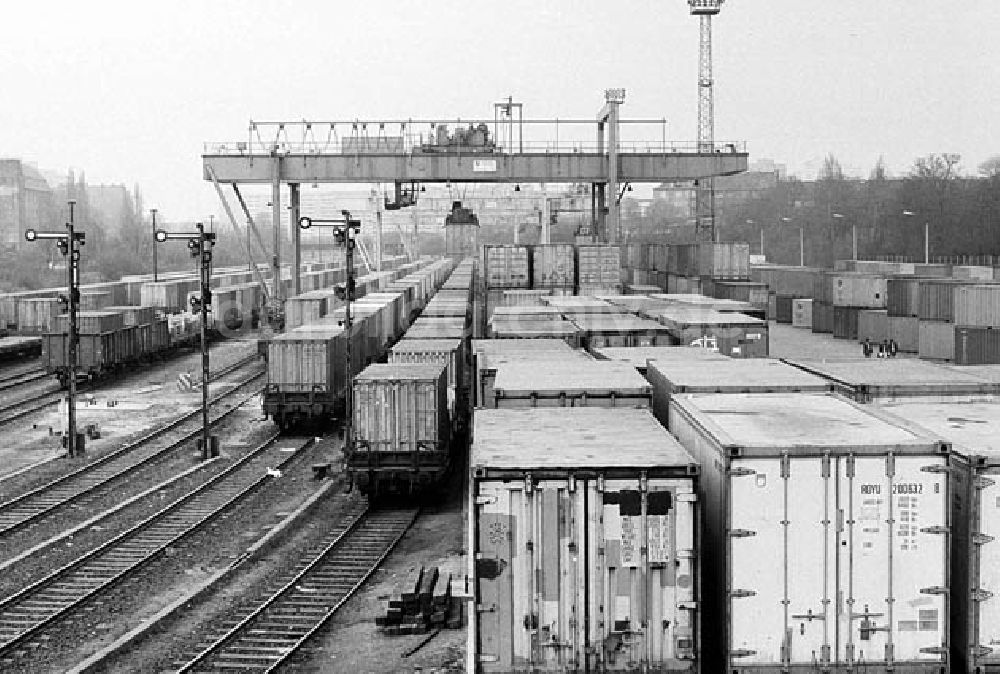 Berlin-Friedrichshain: Containerbahnhof bei der Frankfurter Allee in Berlin-Friedrichshain Umschlagnr.: 335 Foto: Winkler