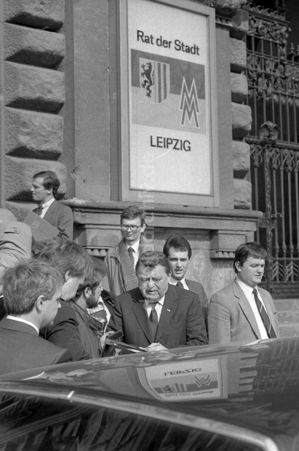 Leipzig: CSU Vorsitzender Franz Josef Strauß vor dem Rathaus in Leipzig in Sachsen in der DDR