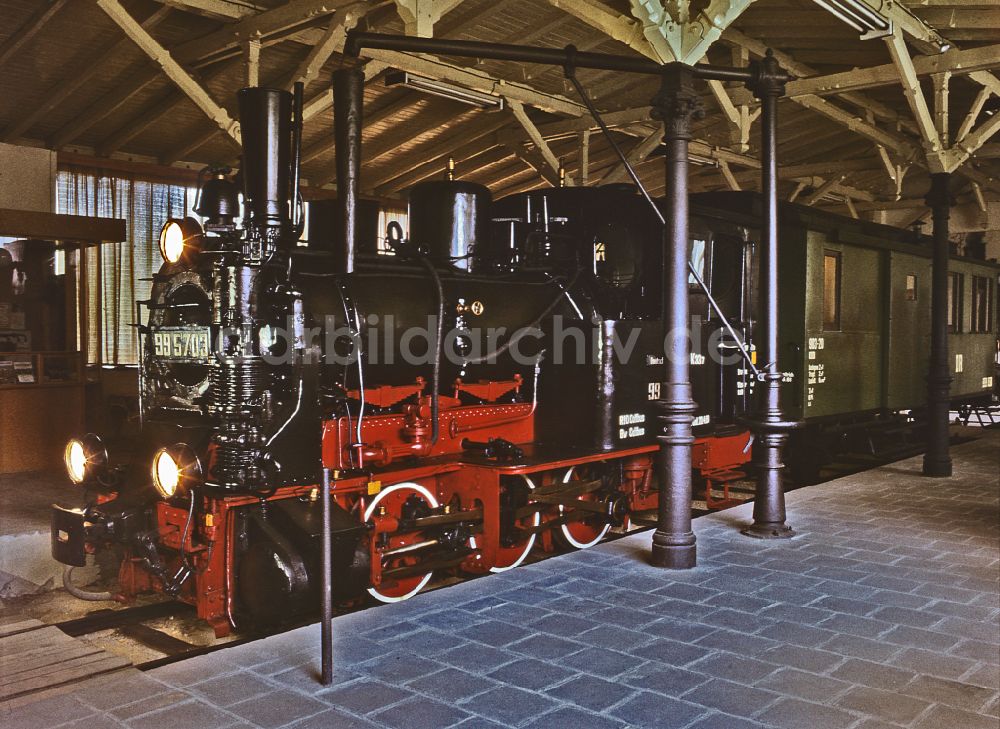 DDR-Fotoarchiv: Lübbenau/Spreewald - Dampflokomotive der Deutschen Reichsbahn der Baureihe 995703 der Spreewaldbahn in Lübbenau/Spreewald in der DDR