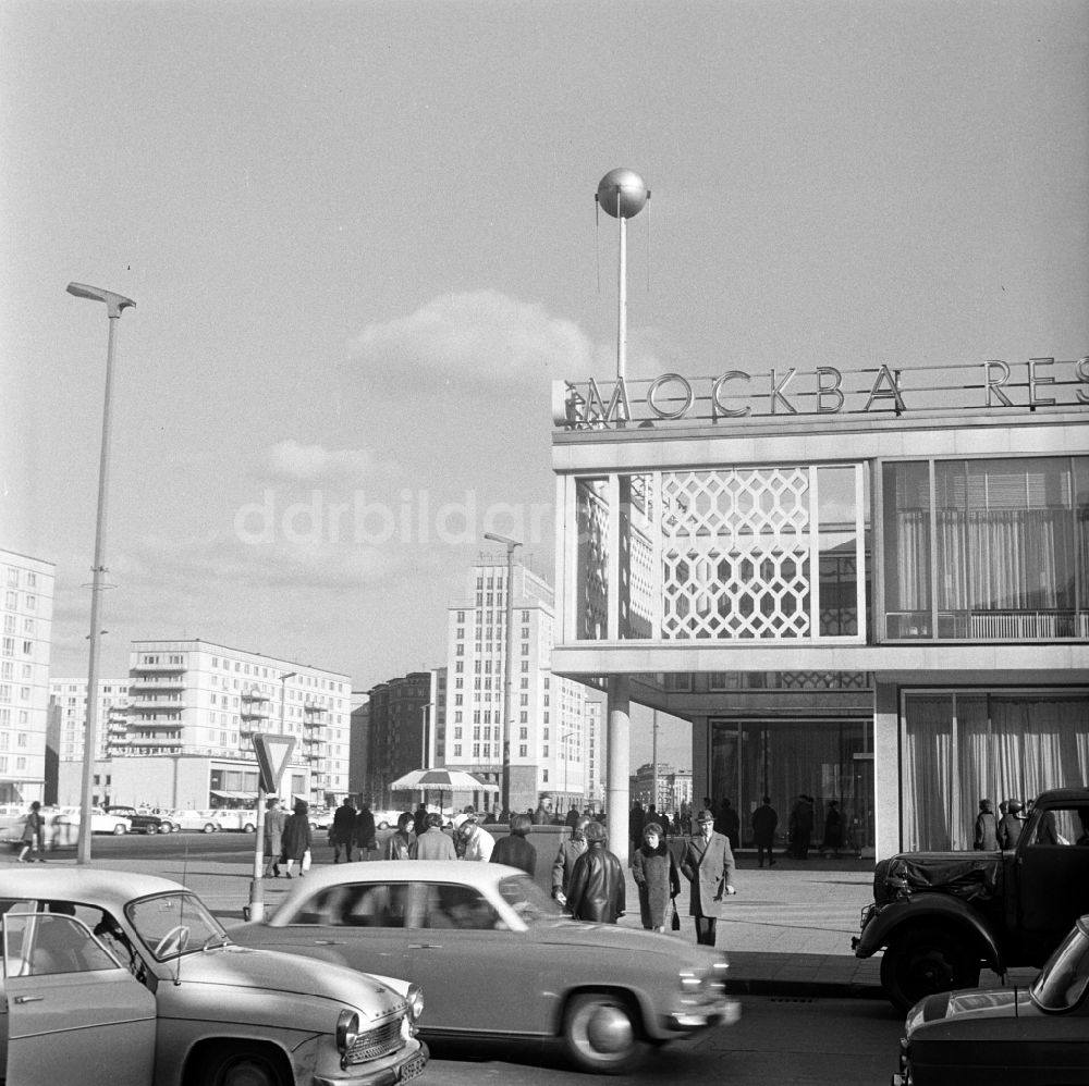 DDR-Bildarchiv: Berlin - Mitte - Das Café Moskau an der Karl-Marx-Allee in Berlin - Mitte