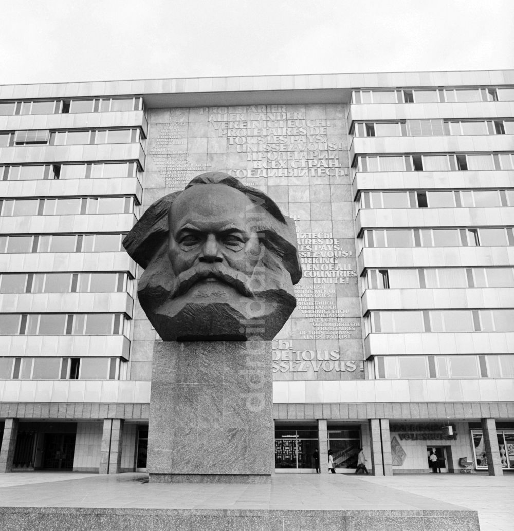 Chemnitz: Das Karl-Marx-Monument in Karl-Marx-Stadt heute Chemnitz in Sachsen in der DDR