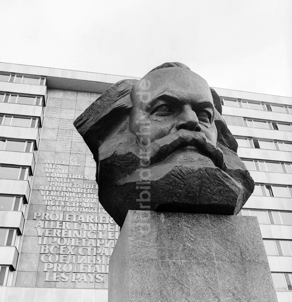 DDR-Bildarchiv: Chemnitz - Das Karl-Marx-Monument in Karl-Marx-Stadt heute Chemnitz im Bundesland Sachsen auf dem Gebiet der ehemaligen DDR, Deutsche Demokratische Republik