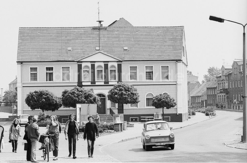 DDR-Fotoarchiv: Seelow - Das Rathaus, heute Stadtverwaltung, an der Küstriner Straße in Seelow in Brandenburg