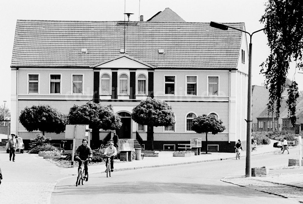 DDR-Fotoarchiv: Seelow - Das Rathaus, heute Stadtverwaltung, an der Küstriner Straße in Seelow in Brandenburg