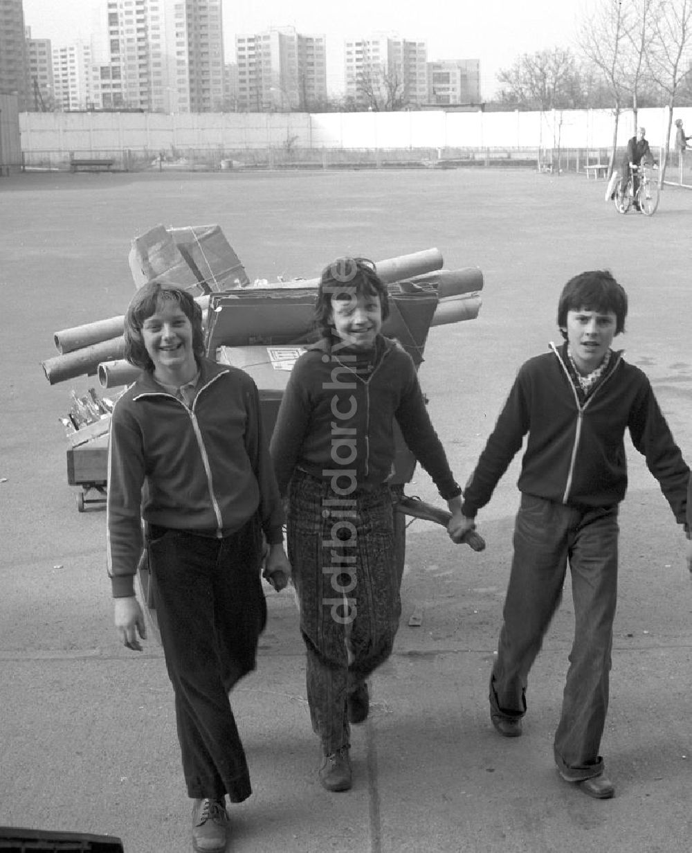 DDR-Bildarchiv: Berlin - DDR - Altstoffsammlung 1977