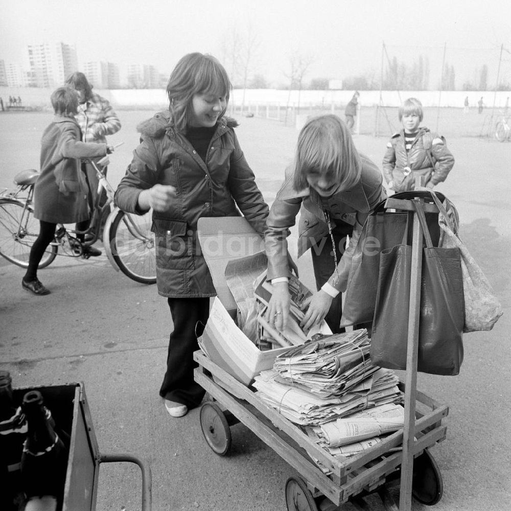 DDR-Bildarchiv: Berlin - DDR - Altstoffsammlung 1977
