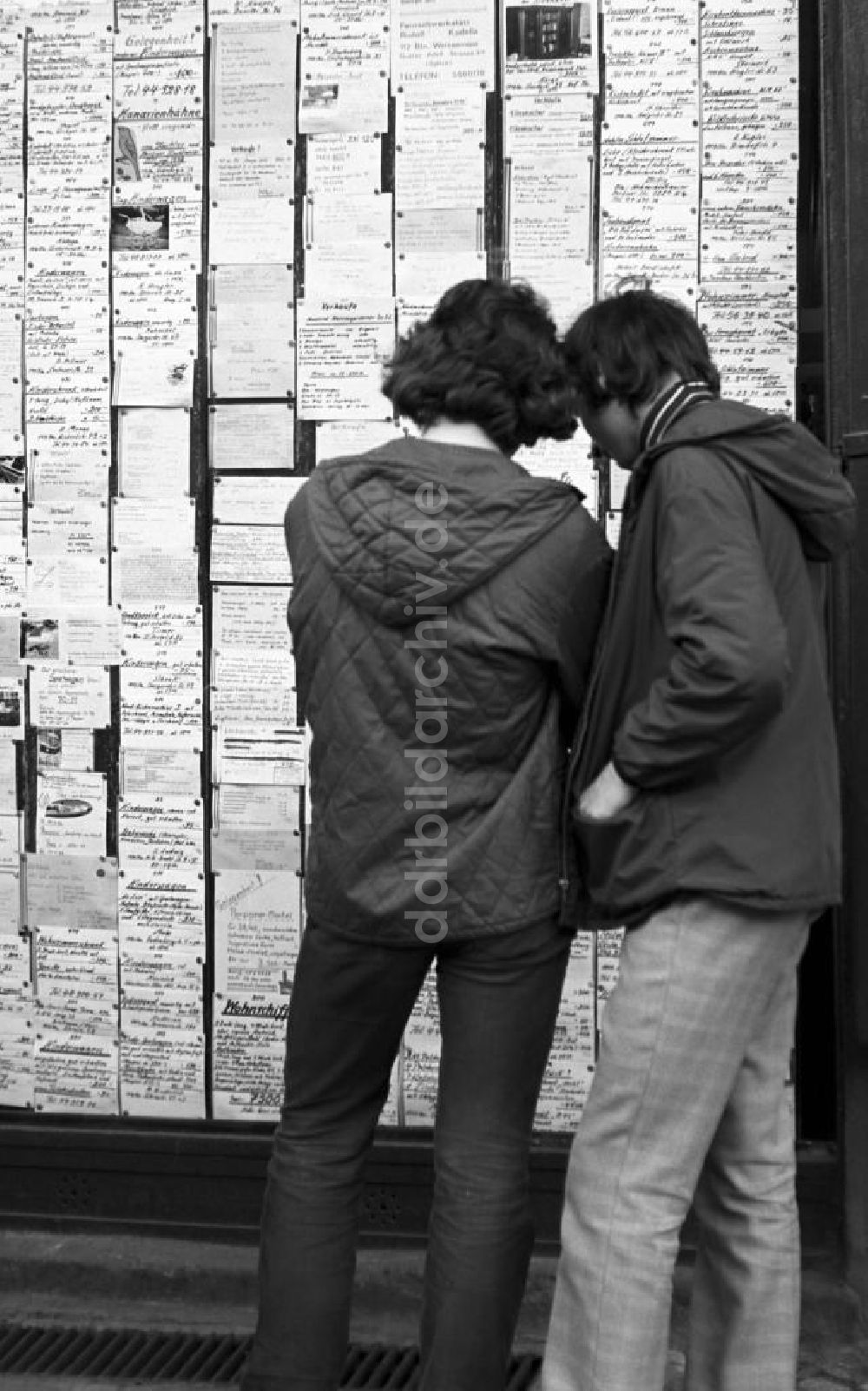 DDR-Bildarchiv: Berlin - DDR - Annoncentafel 1973 Berlin