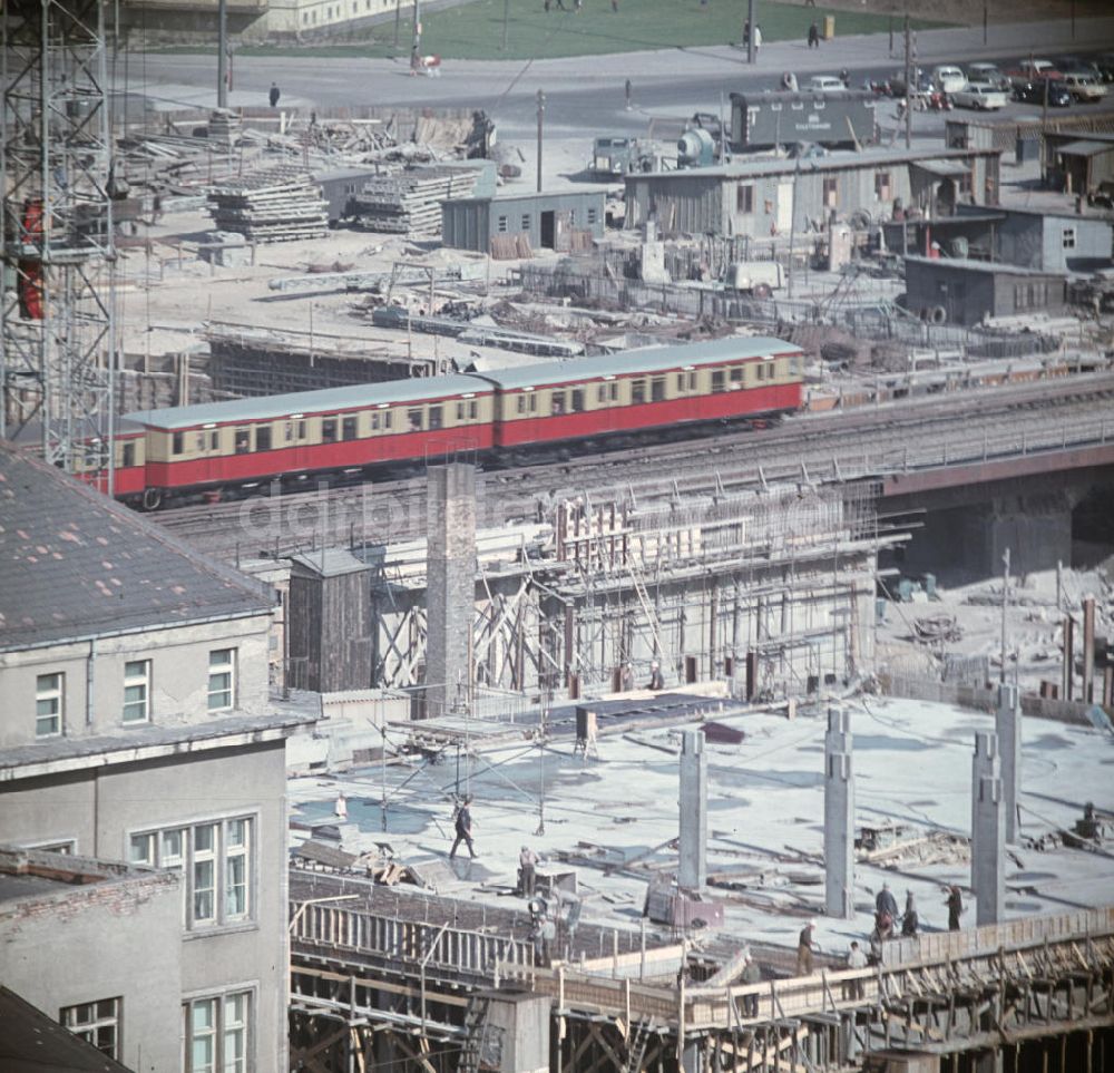 DDR-Bildarchiv: Berlin - DDR - Baustelle Alexanderplatz Berlin 1968