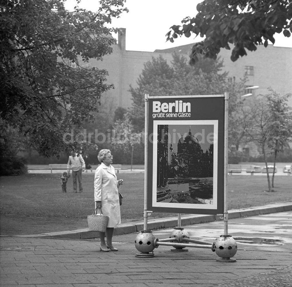 DDR-Fotoarchiv: Berlin - DDR - Berlin grüßt seine Gäste 1983