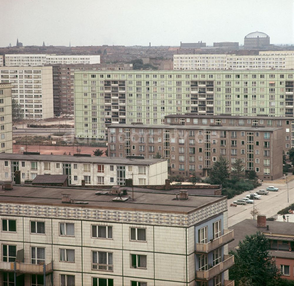 Berlin: DDR - Berlin Mokka-Milch-Eisbar 1969