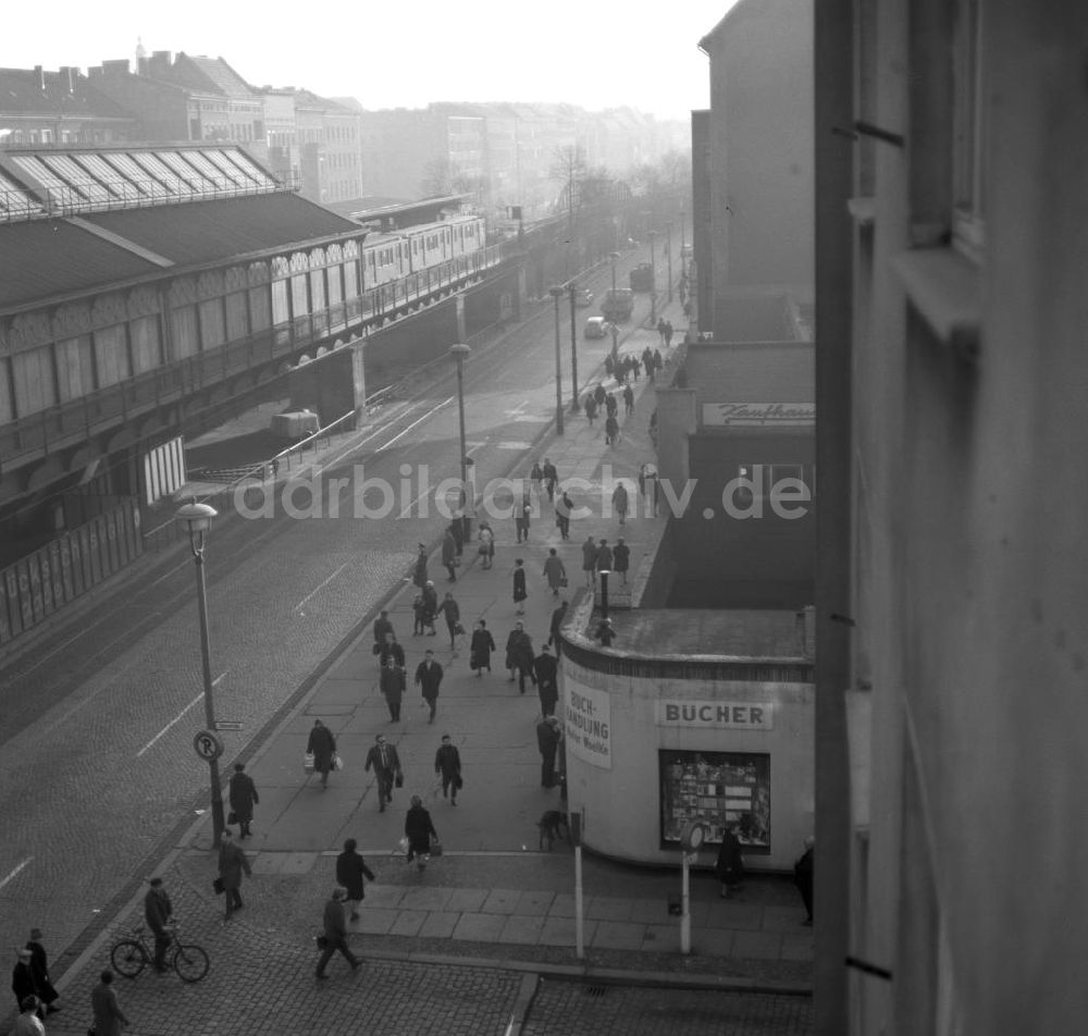 DDR-Bildarchiv: Berlin - DDR - Berlin, Schönhauser Allee 1968