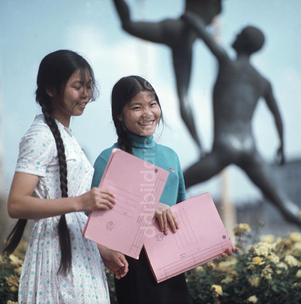 Leipzig: DDR - Berufsausbildung für Vietnamesen 1971