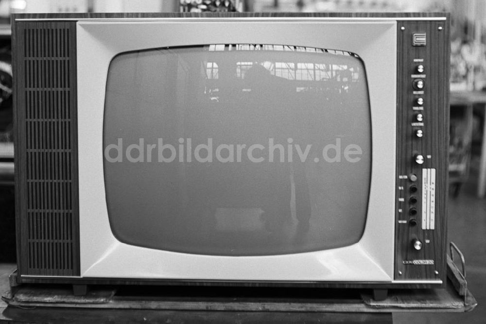 DDR-Bildarchiv: Staßfurt - DDR - Fernsehgerätewerk Staßfurt 1973