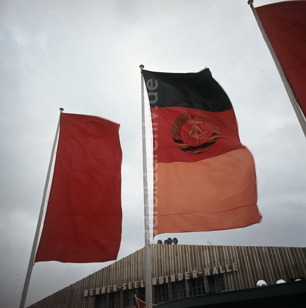 DDR-Fotoarchiv: Berlin - DDR - Flaggen 1967