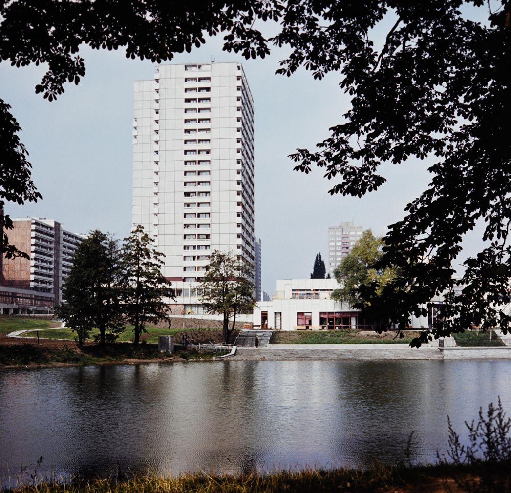 DDR-Bildarchiv: Berlin - DDR - Gaststätte Seeterrassen am Fennpfuhl im Ortsteil Lichtenberg in Ostberlin