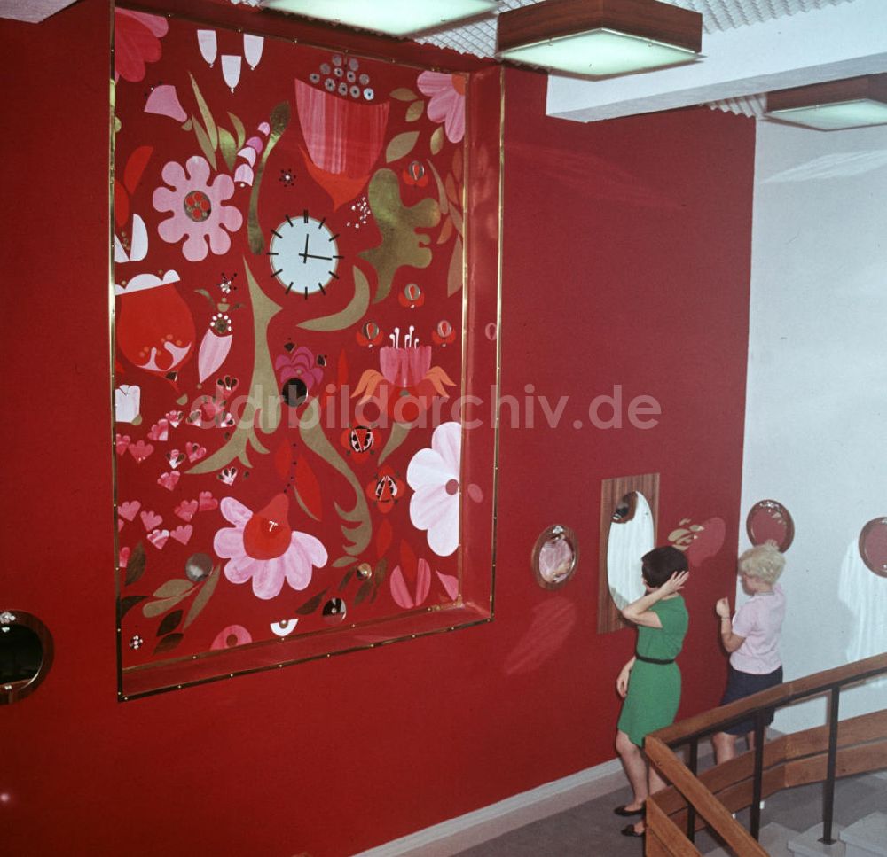 DDR-Fotoarchiv: Halle / Saale - DDR - Haus der Schönheit 1969