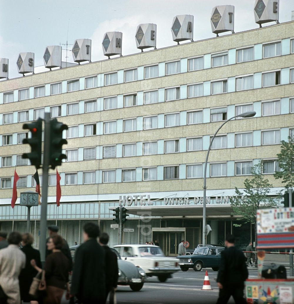 DDR-Fotoarchiv: Berlin - DDR - Hotel Unter den Linden 1969