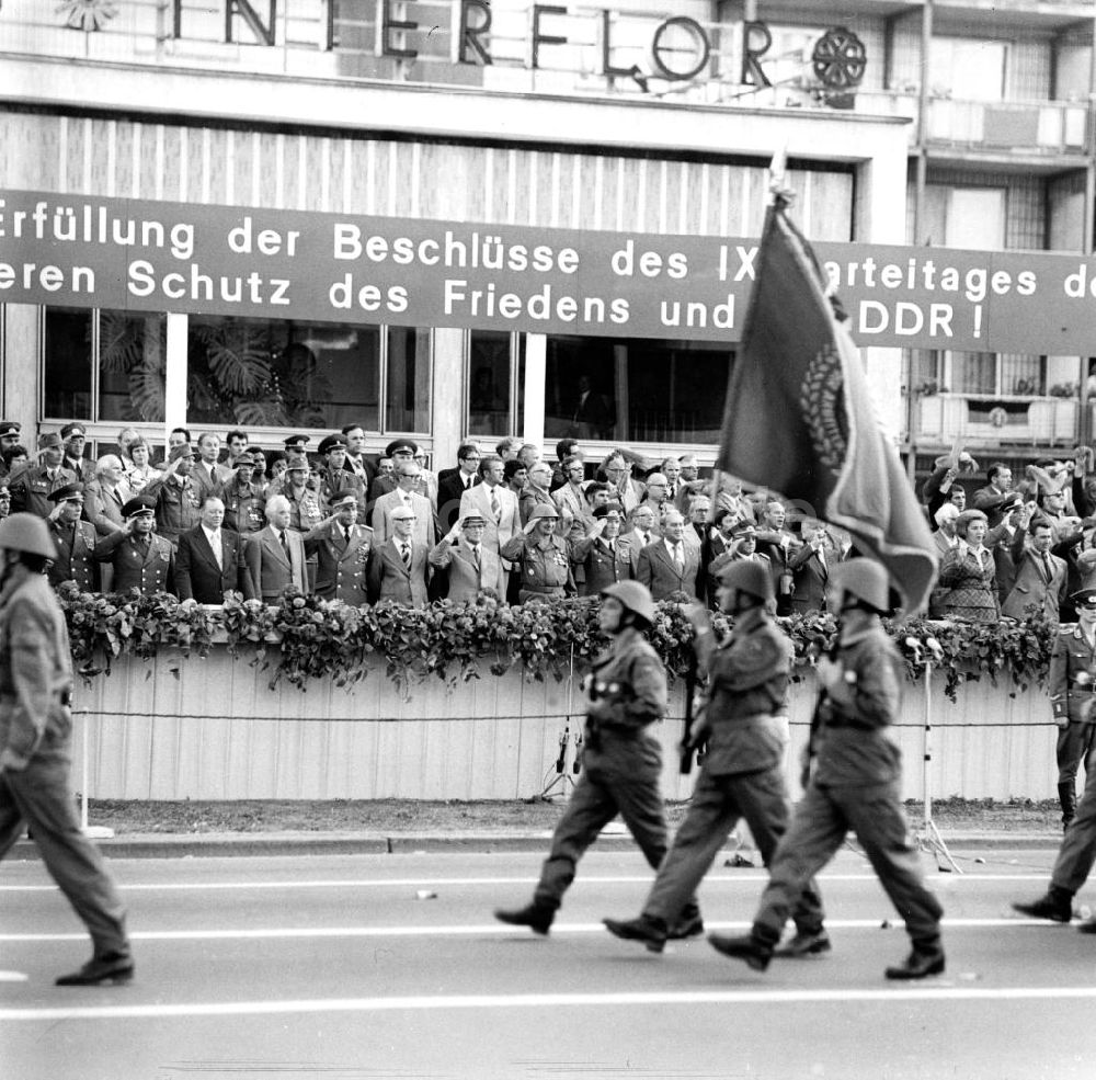 Berlin: DDR - 15. Jahrestag Mauerbau 1976