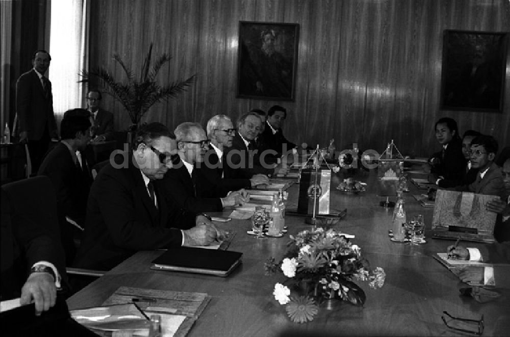 DDR-Fotoarchiv: Berlin - DDR und Kambodscha schlossen Vertrag über Freundschaft und Zusammenarbeit. (354)
