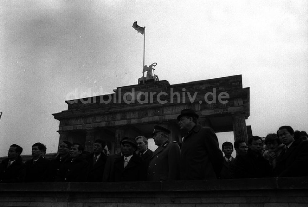 Berlin: DDR und Kambodscha schlossen Vertrag über Freundschaft und Zusammenarbeit. (354)