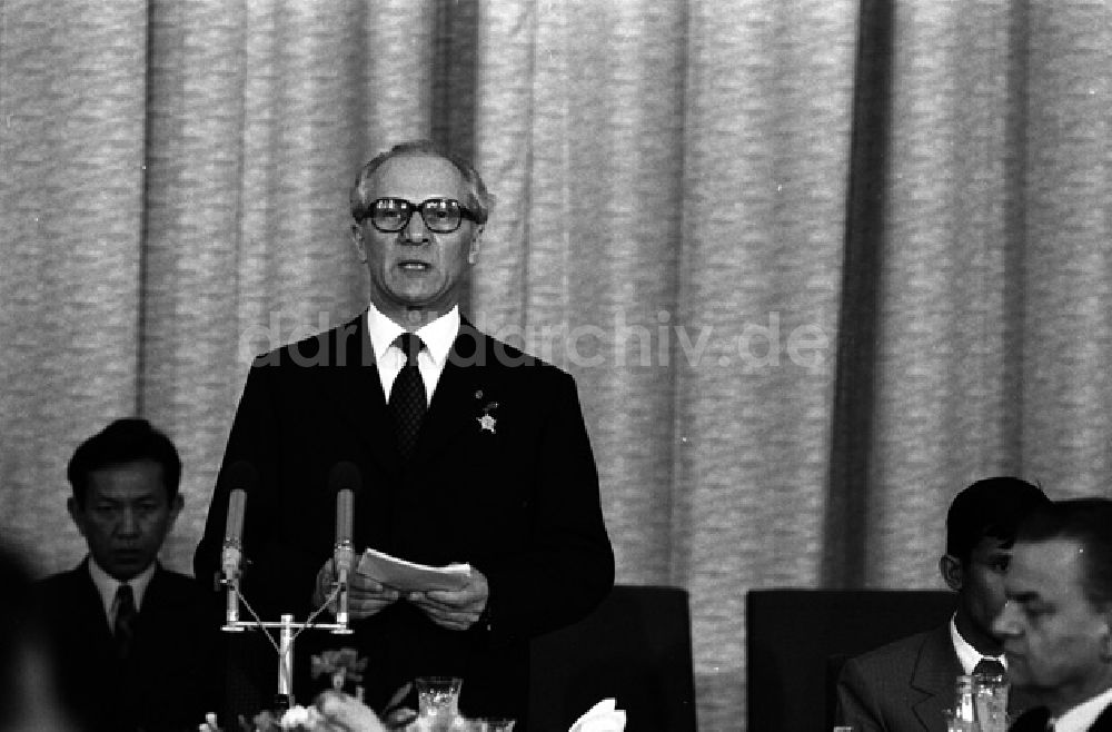 DDR-Fotoarchiv: Berlin - DDR und Kambodscha schlossen Vertrag über Freundschaft und Zusammenarbeit. (354)