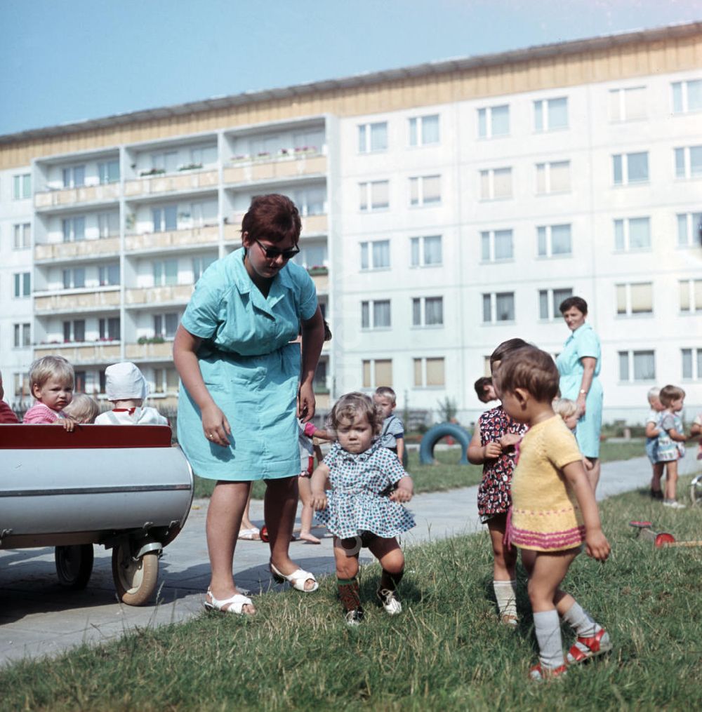Halle an der Saale: DDR - Kindergarten Halle-Neustadt 1969