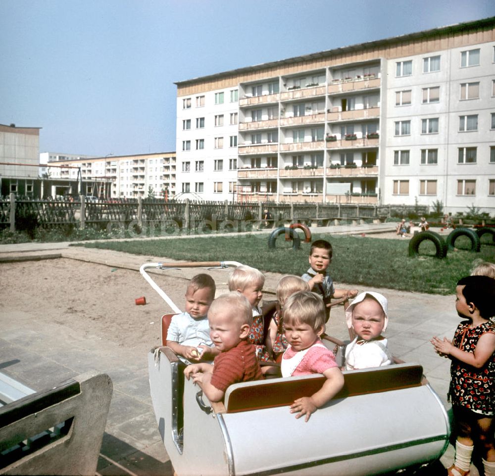 Halle an der Saale: DDR - Kindergarten Halle-Neustadt 1969