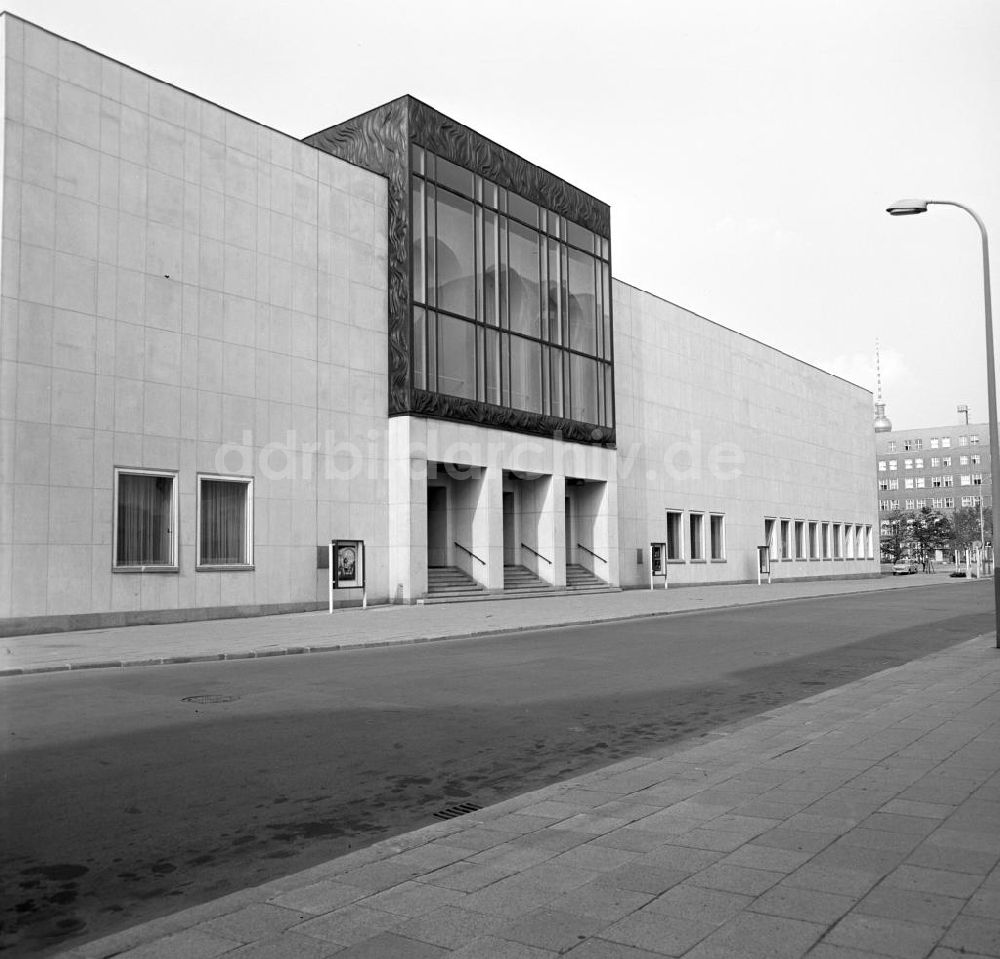 DDR-Fotoarchiv: Berlin - DDR - Komische Oper in Berlin 1969