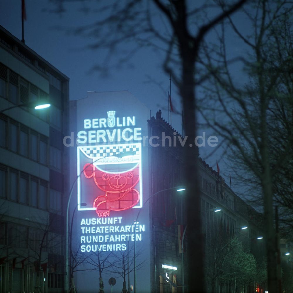 DDR-Fotoarchiv: Berlin - DDR - Leuchtreklame Berlin Service 1967