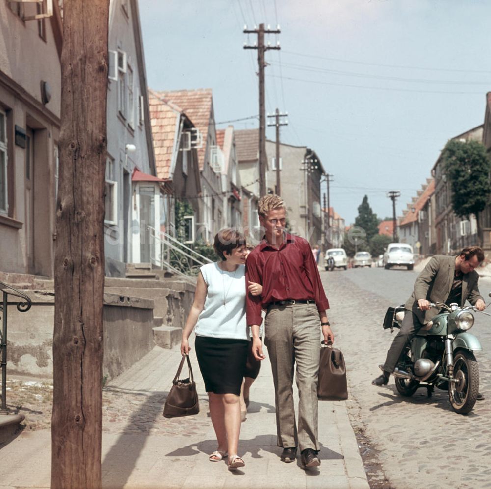 DDR-Bildarchiv: Bergen - DDR - Ostseeurlaub 1966