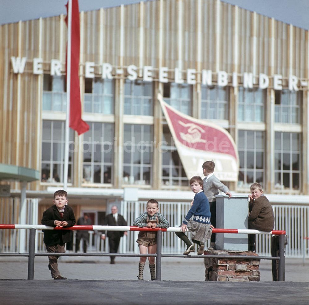DDR-Bildarchiv: Berlin - DDR - 7. Parteitag SED 1967